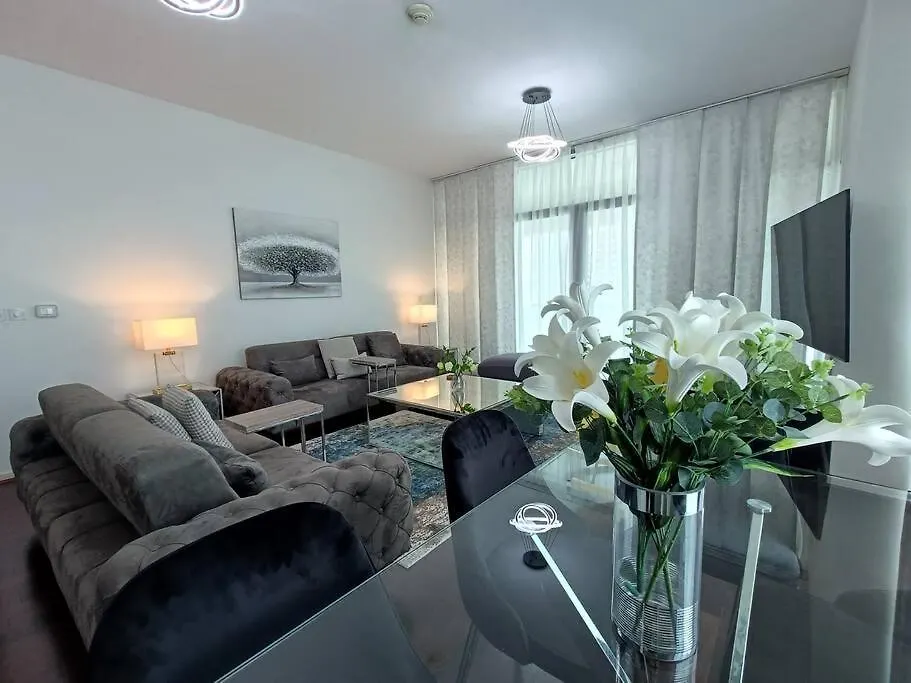 Quill Residence - Canal View Spacious 3 Bedroom Apartment Dubai