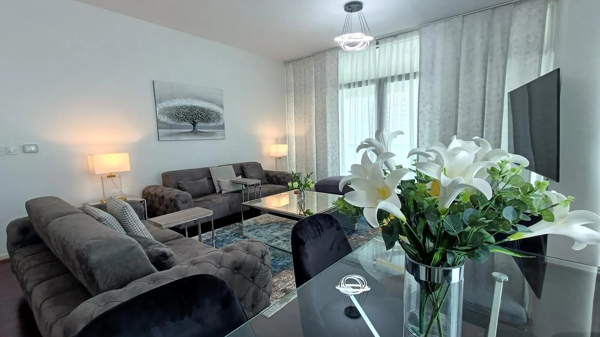 Quill Residence - Canal View Spacious 3 Bedroom Apartment ドバイ