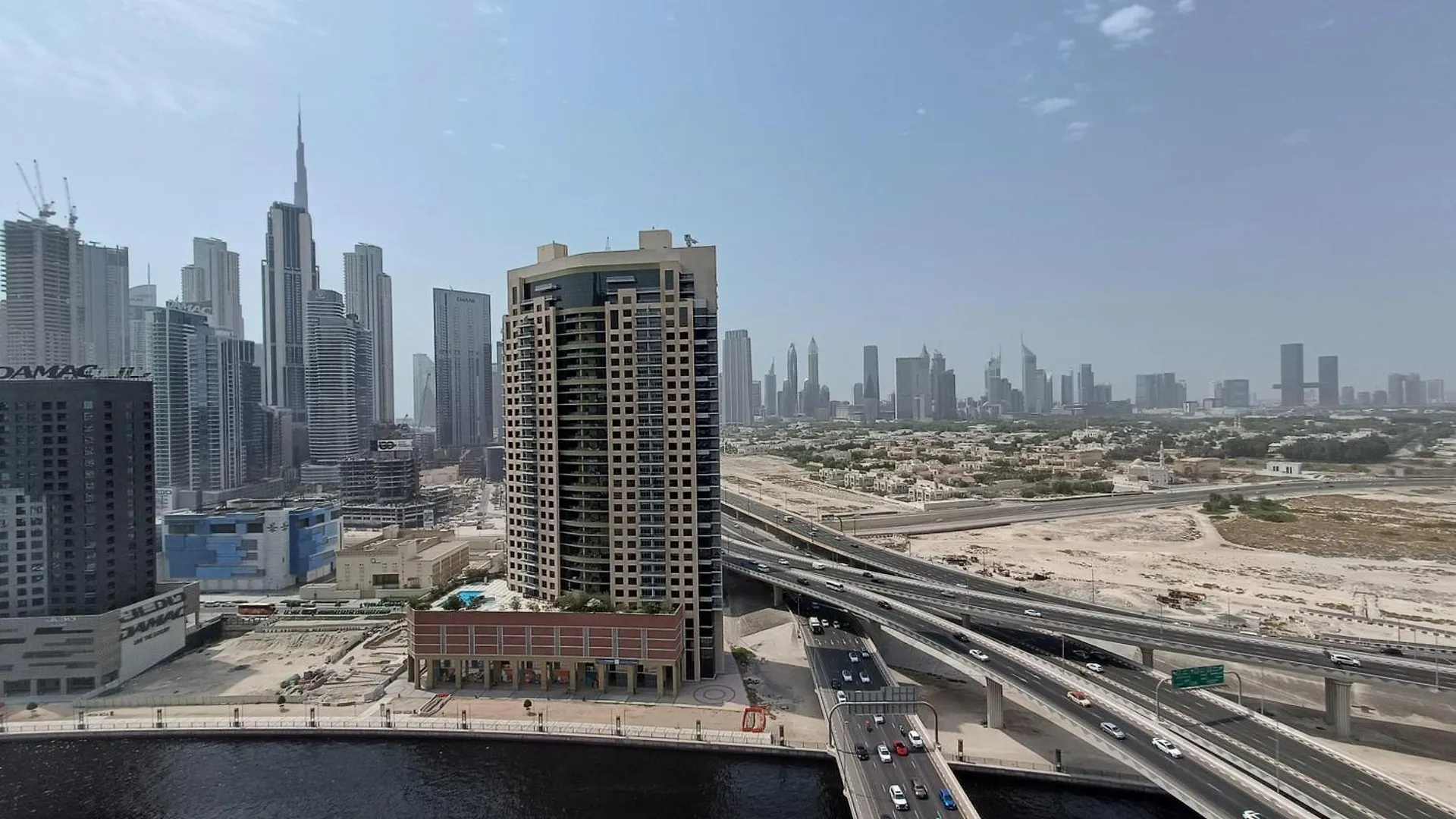 Quill Residence - Canal View Spacious 3 Bedroom Apartment Dubai