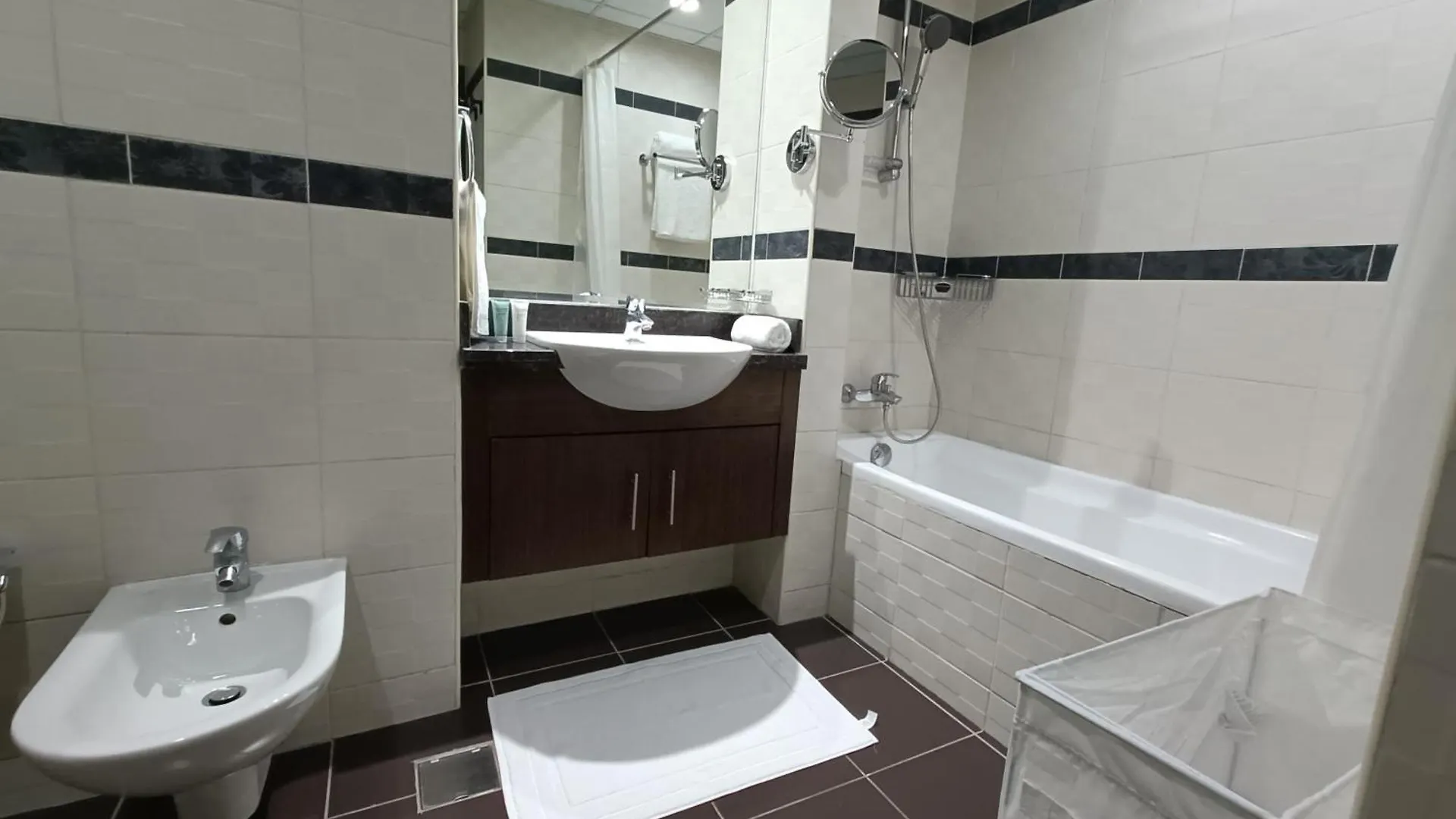 Quill Residence - Canal View Spacious 3 Bedroom Apartment Dubai