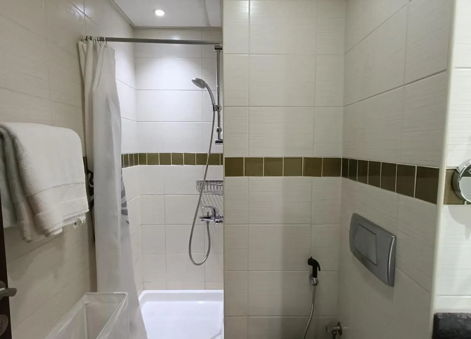 Quill Residence - Canal View Spacious 3 Bedroom Apartment Dubai